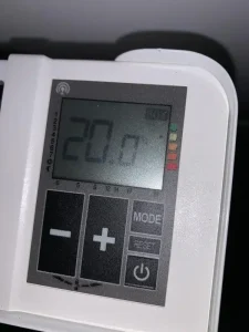 Radiateur-électrique-connecté-à-inertie-sèche-ARLAN-ACOVA-panneau-de-controle