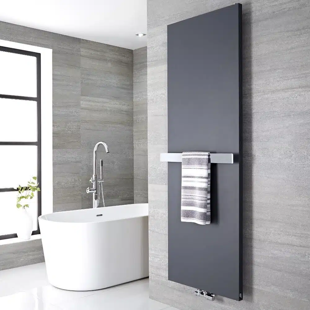 Radiateur à eau chaude avec barre porte serviette anthracite